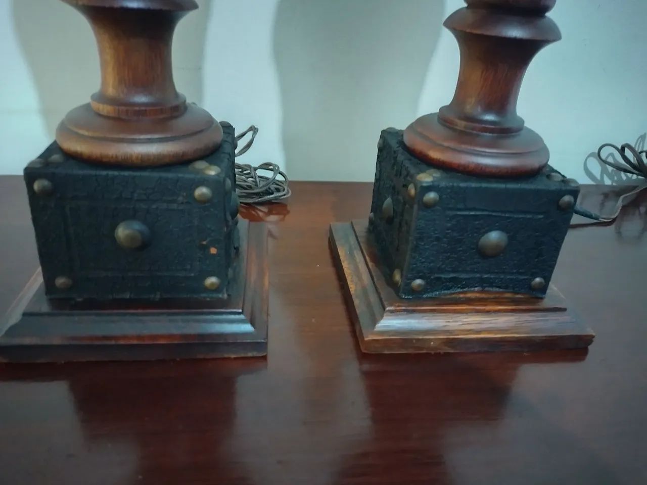 Abajur (base) em madeira e couro  - Foto 6