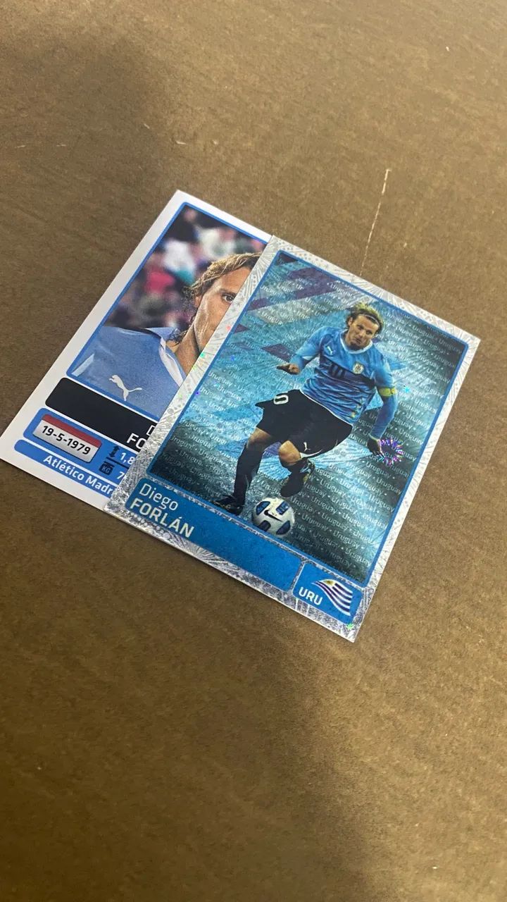 Kit 2 Figurinhas Diego Forlan Copa América 2011