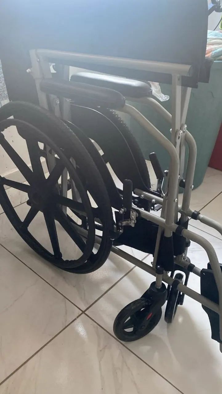 Cadeira de rodas e banhop - Foto 3