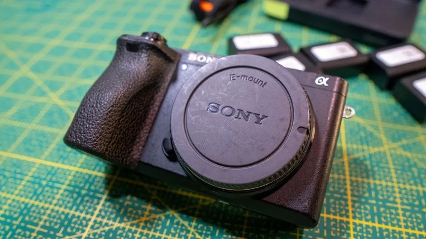 Câmera Sony a6500 + KIT COMPLETO - Perfeito para fotos, vídeos e lives! - Foto 2
