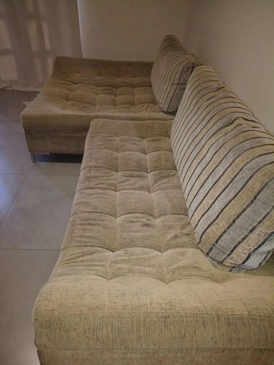 Sofa  com Chaisy, em linho medindo 3,10 - super barato!!! - Foto 4