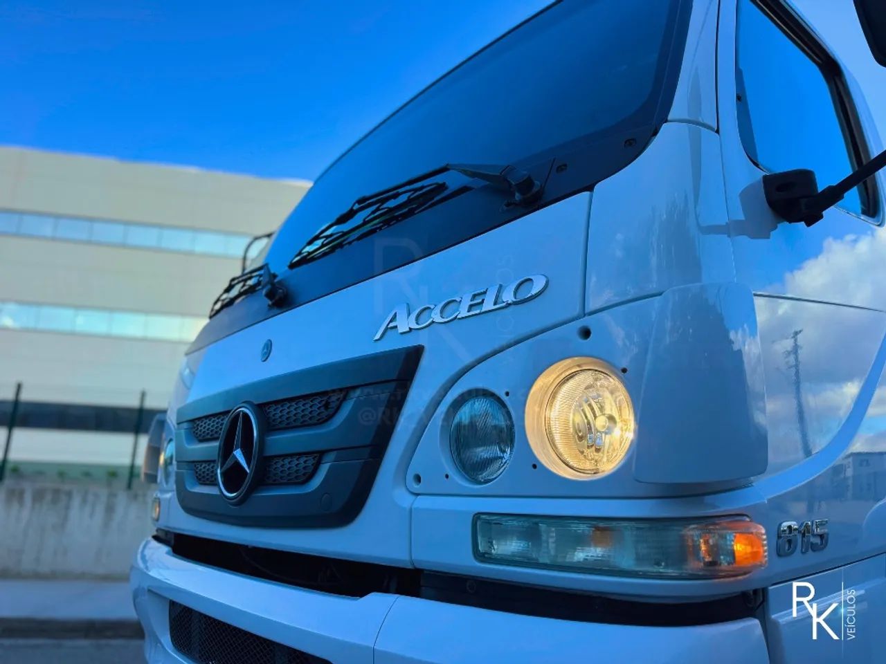 Merdeces-Benz Accelo 815 - 2017 (Com Baú) - Foto 2