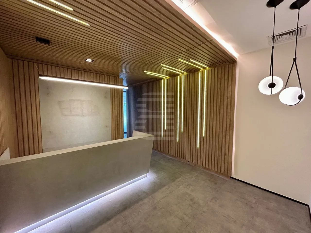 Sala comercial para alugar no Cambui, Edificio 575, na Avenida Norte Sul.