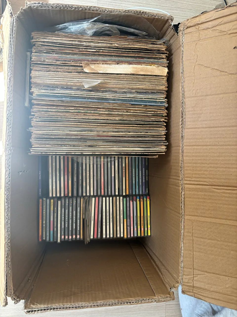 Lotes com LPs e CDs 