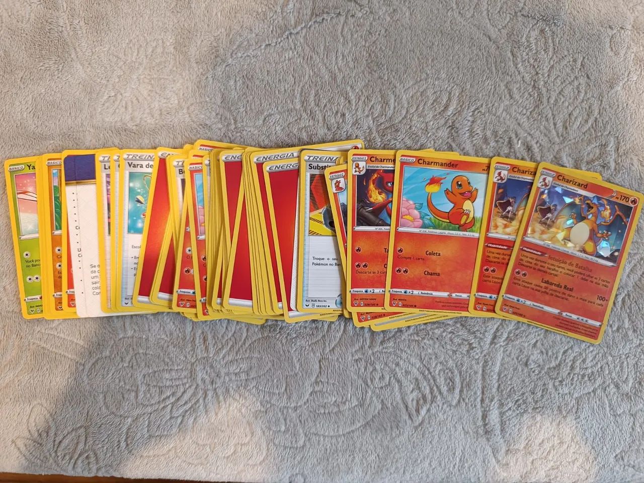 Decks Pokémon: Charizard, Venusaur e Lycanroc - Foto 5