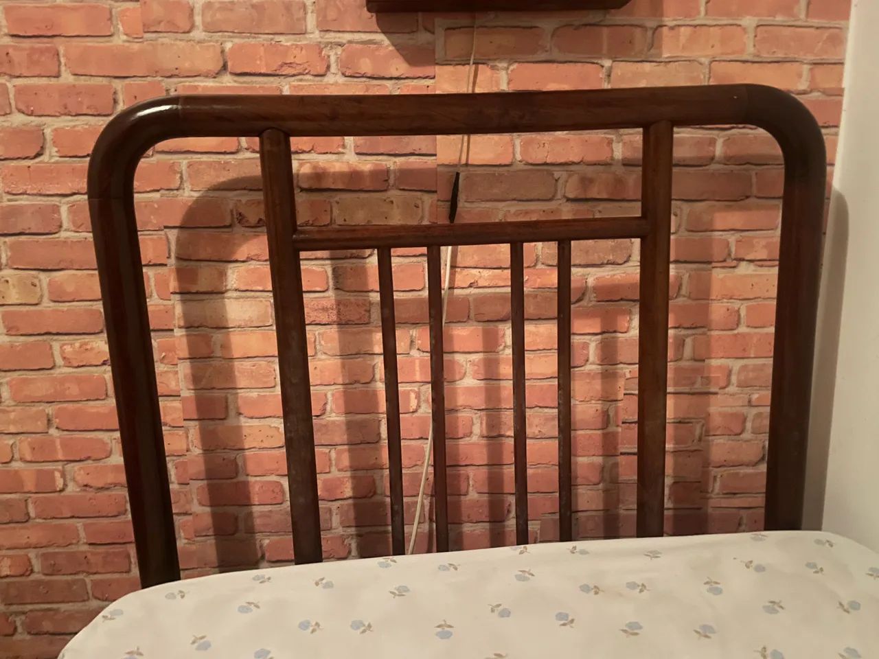 Cama de solteiro patente anos 30/40 sem colchão de mola 