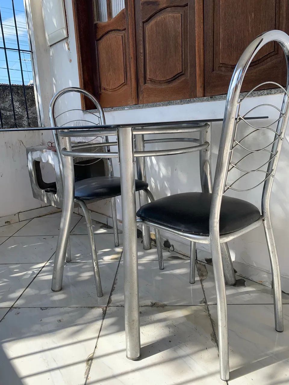 Mesa de vidro com 2 cadeiras - Foto 2