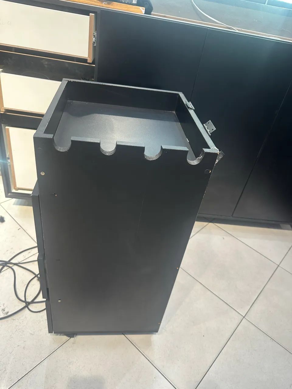 Carrinho auxiliar cabeleireiro e barbeiro - Foto 2