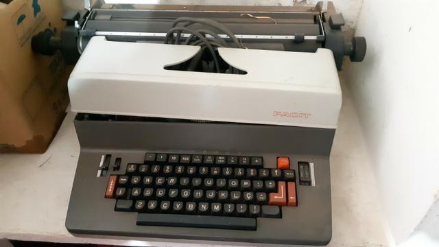 Maquina de escrever eletrica Facit