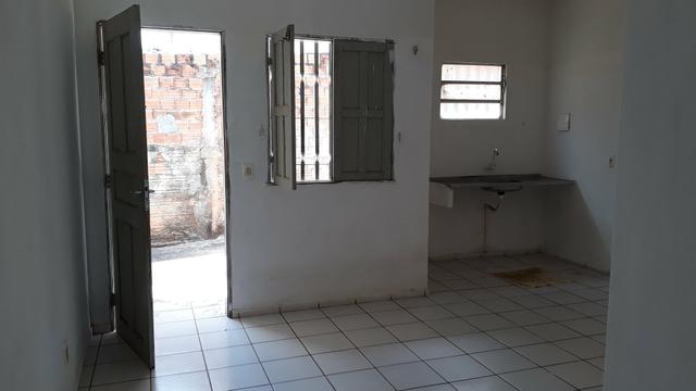 Alugar kitenet valor de 300 reais mês não pagar água só energia - Foto 6