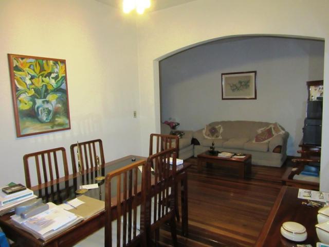 Excelente casa. 03 pavimentos, com habite-se e ótima localização. - Foto 6