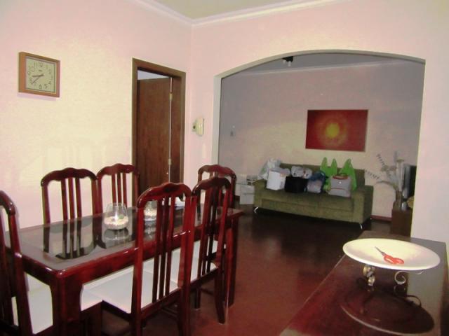 Excelente casa. 03 pavimentos, com habite-se e ótima localização. - Foto 8