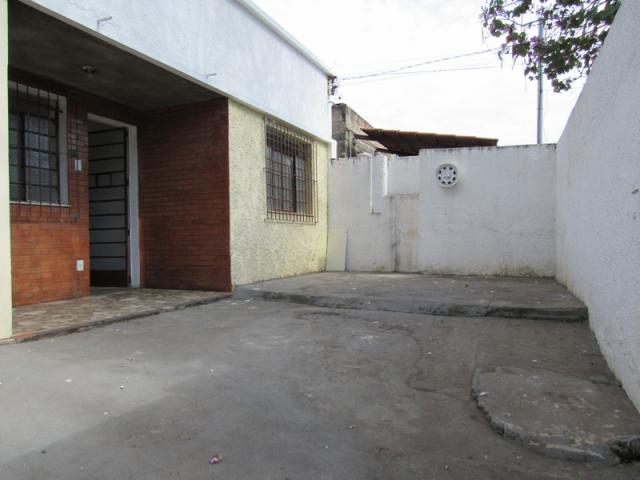 Rm imóveis vende ótima casa de 03 quartos no caiçara, ótima localização!