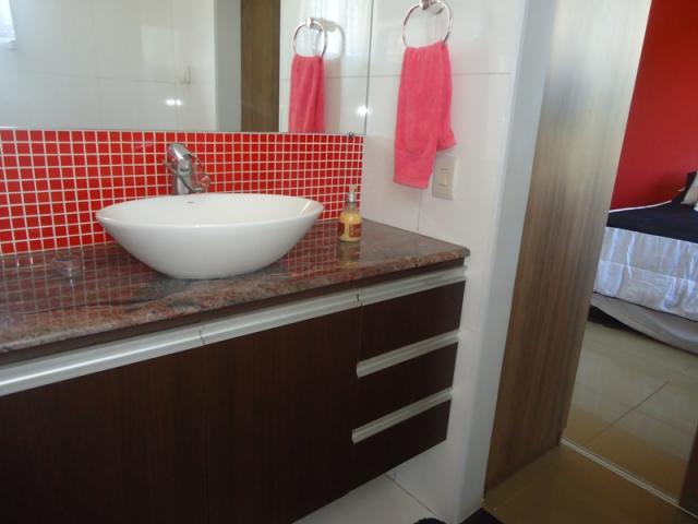 Oportunidade... excelente casa toda em porcelanato! - Foto 12