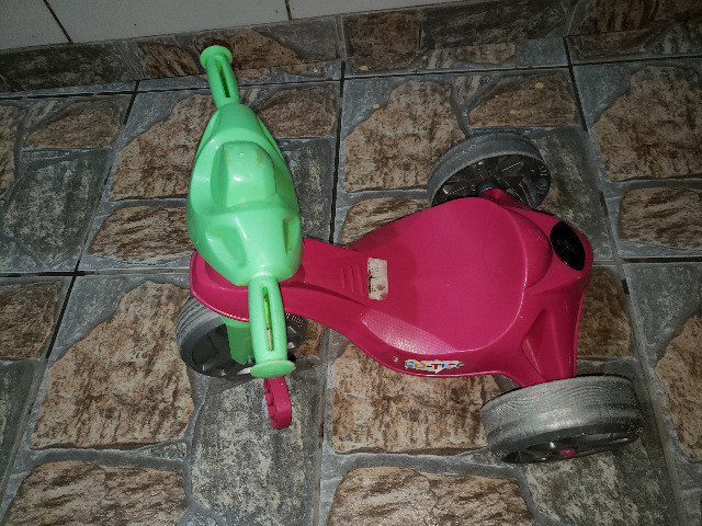 Triciclo infantil Rosa e Verde (Só Venda)