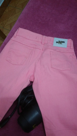 Calça jeans rosa