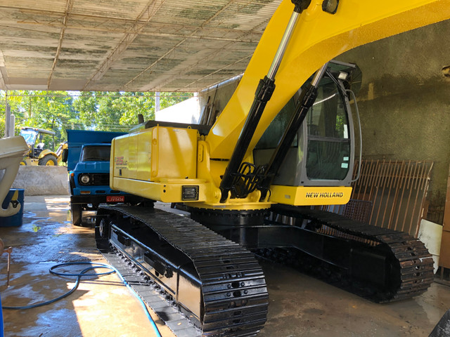 Escavadeira hidráulica FX215Lc