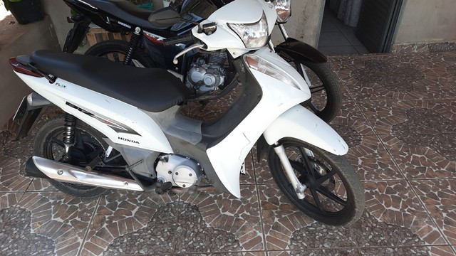 VENDE SE MOTO BIZ 125