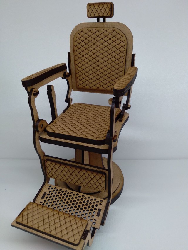 Mini Cadeira de Barbeiro, decoração em mdf e com logo marca na costa da Cadeira. - Foto 5