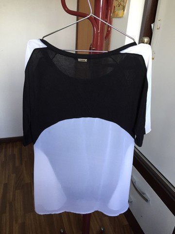 Blusa preta e branca 