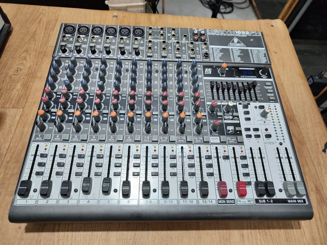 Mesa De Som Behringer Xenyx 1832fx Funcionando 100%!! - Equipamentos e ...