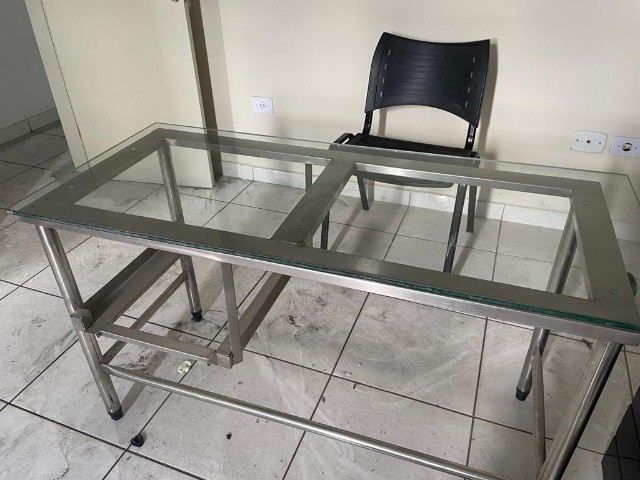 Mesa aço inox com tampo de vidro