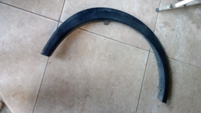 Moldura Paralama dianteiro direito Nissan Kicks 