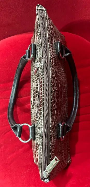 Bolsa térmicca exclusiva para transporte de garrafa de vinho.