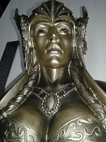 Busto De Poli Resina Valquíria