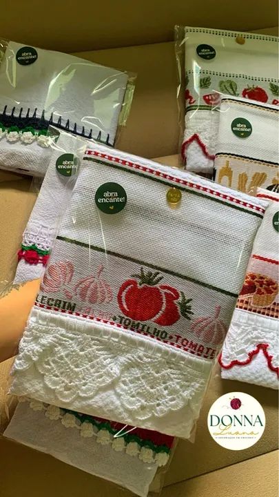 PANO DE PRATO COM LINDO BARRADO EM CROCHÊ  - Foto 2