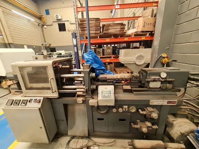 Injetora plastica Negri Bossi 40 toneladas  - Foto 4