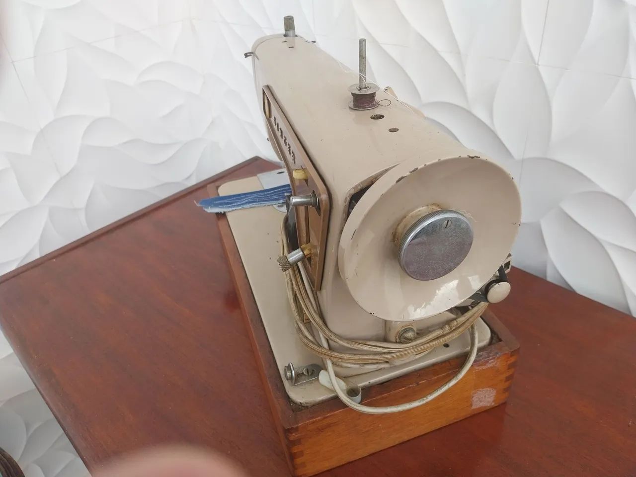 Máquina Costura Singer revisada c/ garantia - Foto 2