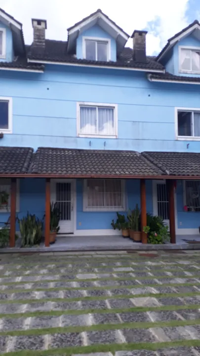 Vendo Casa Triplex em Teresópolis/Alto-Comary