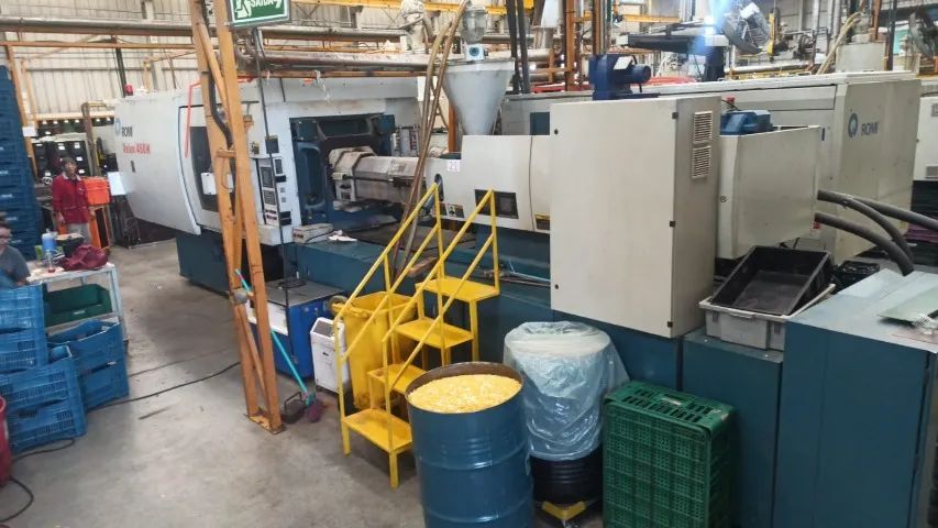 máquina injetora de plásticos - Foto 4