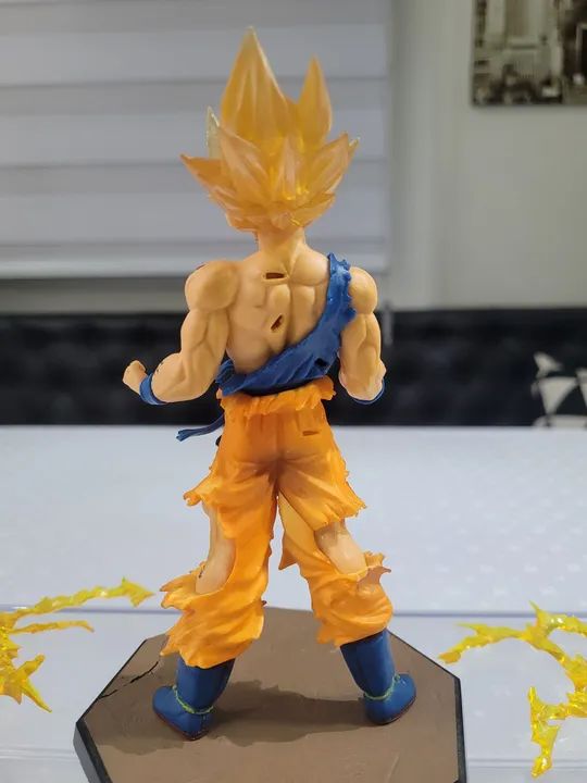 Goku Super Saiyajin 2 Figure com efeitos - Foto 4