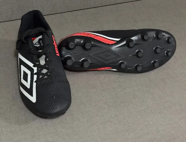 Chuteira Umbro Campo