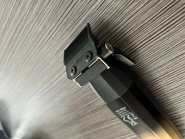 Máquina de Cortar Cabelo Profissional VGR 003 Sem Fio Turbo Display Digital 2 Velocidades  - Foto 3