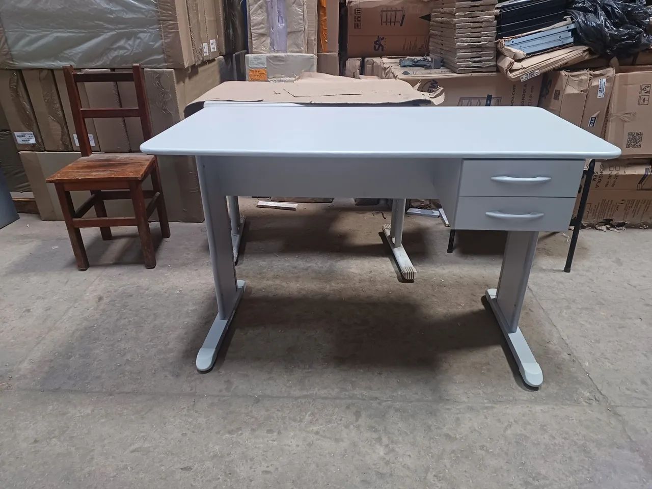 Mesa de escritório escrivaninha com 1,20 cm com 2 gavetas.( só novas  ) - Foto 4