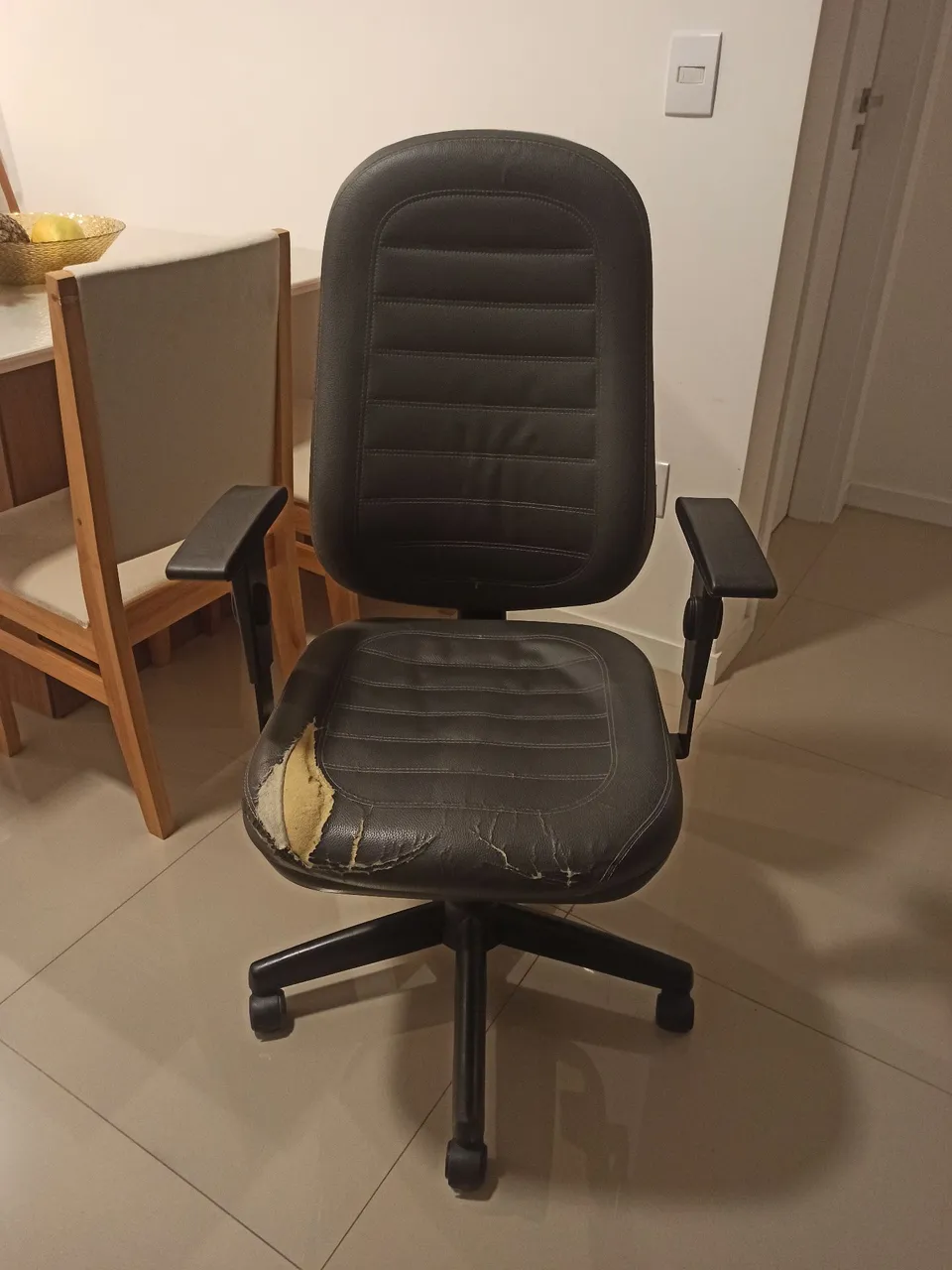 Cadeira de Escritório com Rodinhas