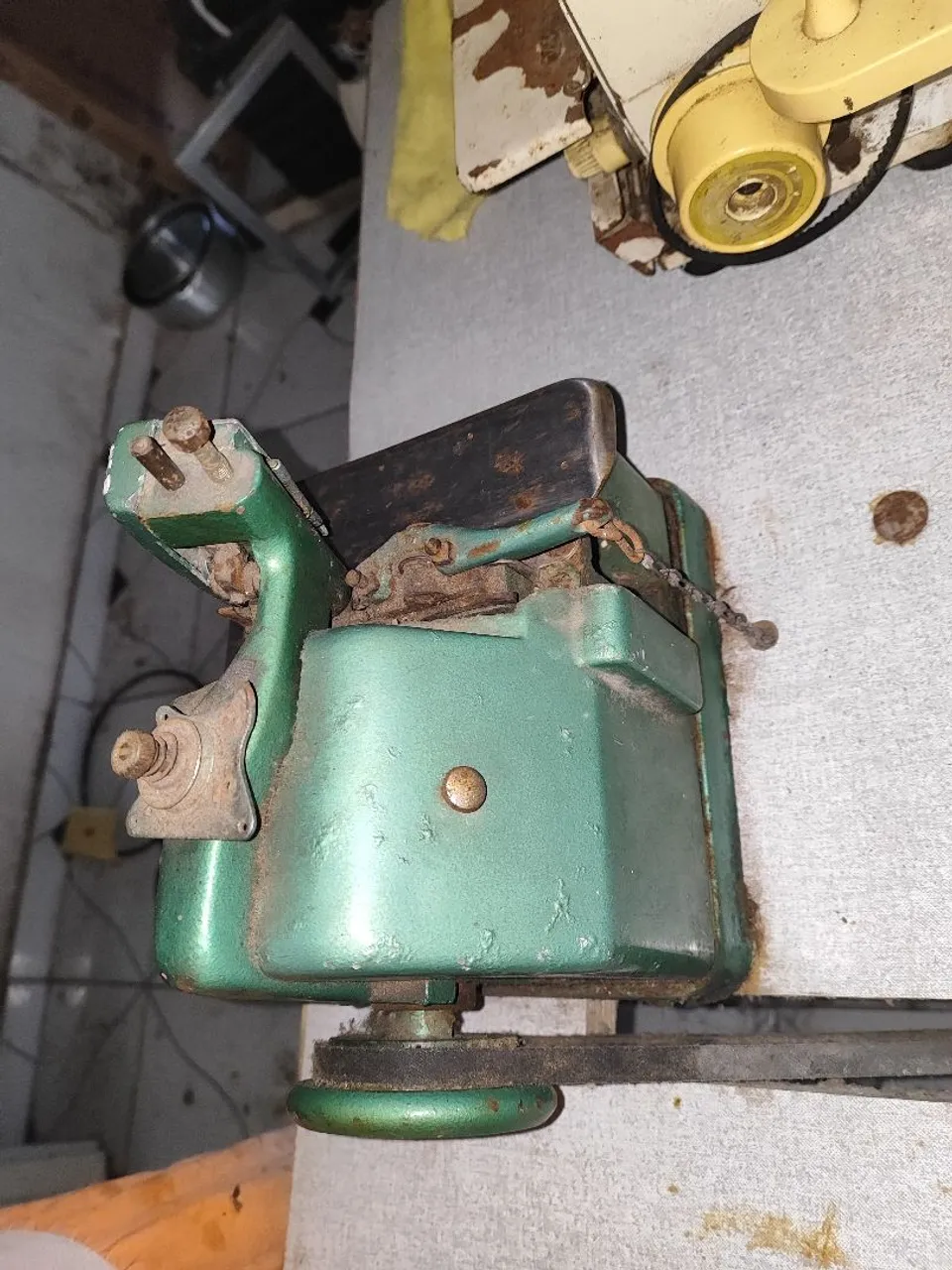 Motor de máquina de costura antigo