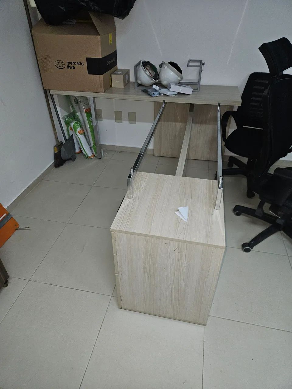 Mesa de Escritório com Tampo de Vidro - Foto 2