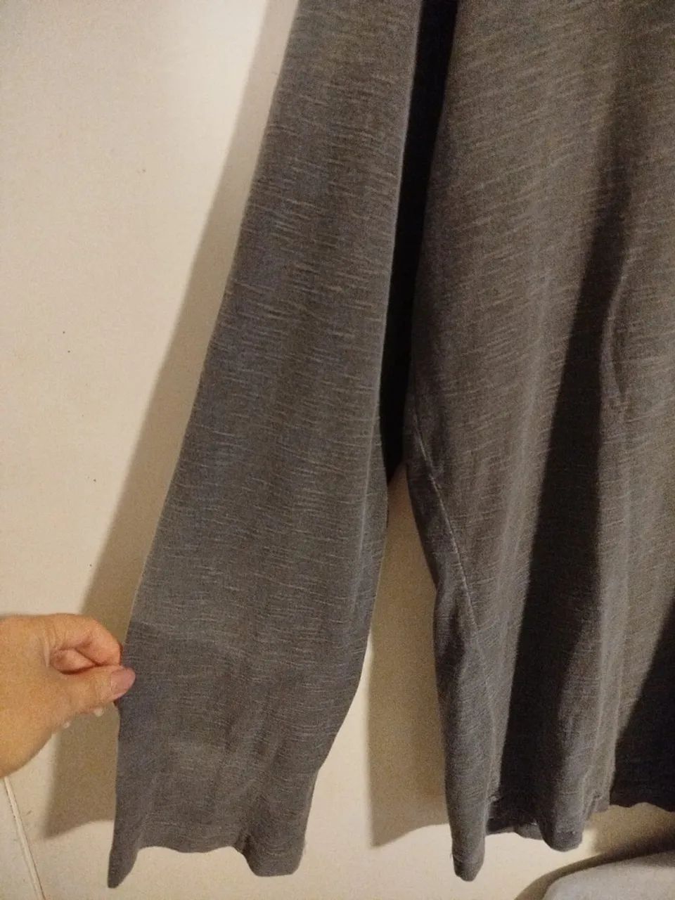 Blusa com Capuz Cinza - Foto 2