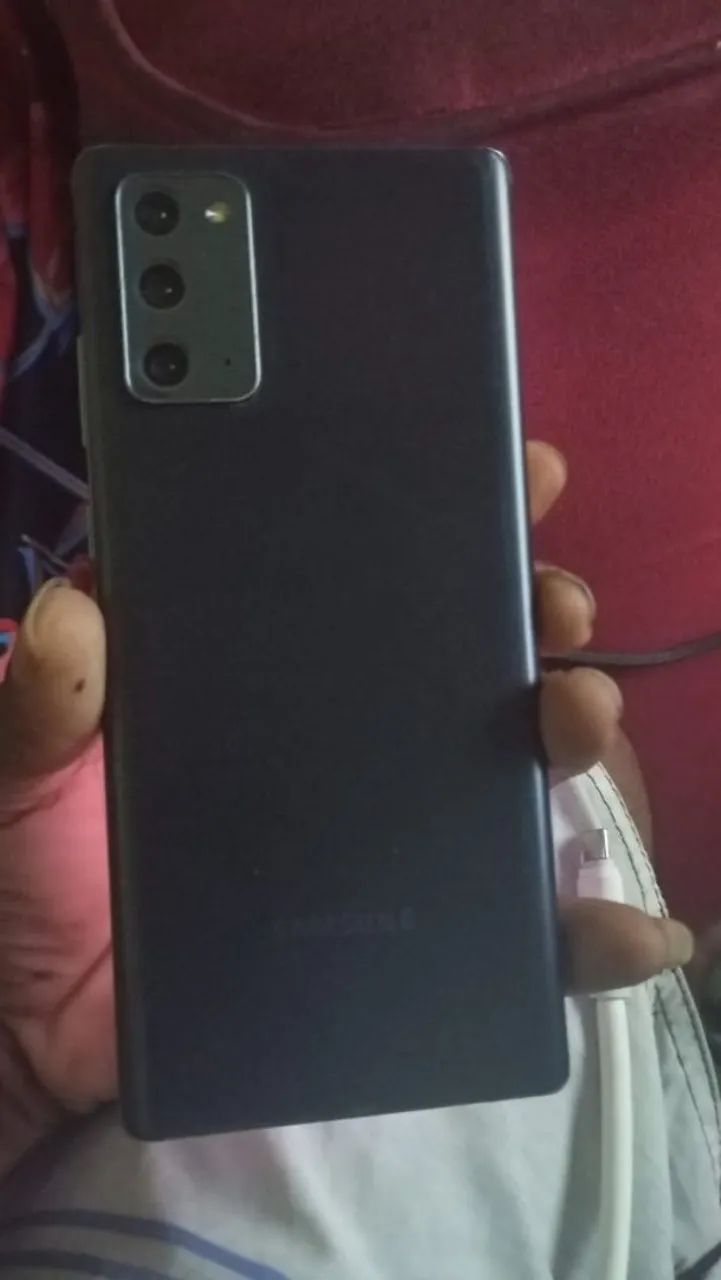 Vendo samsung note 20 só um trincomais todo bom  - Foto 2