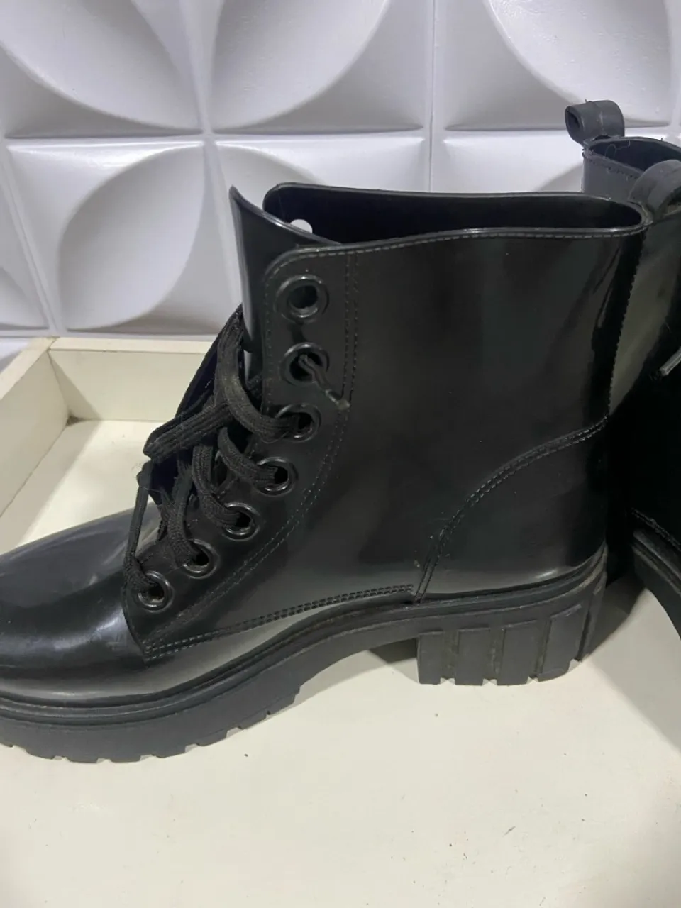 Coturno tratorado feminino Colcci