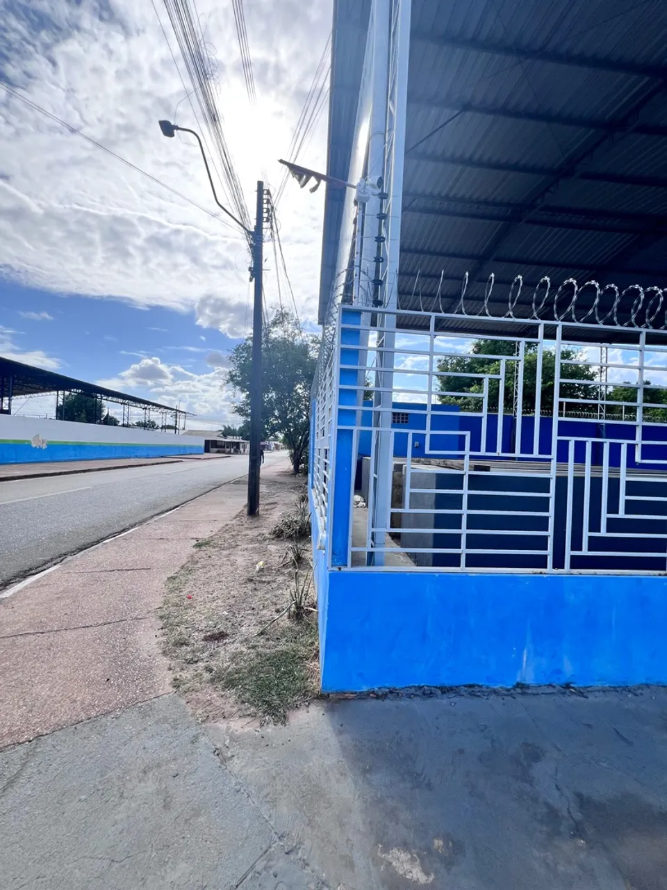 Alugo ponto comercial + Apto por R$4.000,00 mais caução de igual valor.
