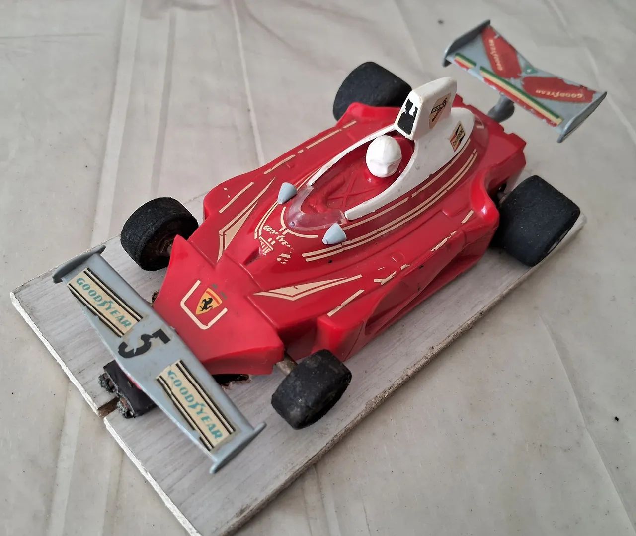 Vendo carro de autorama estrela Ferrari década de 70