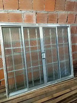 Porta de alumínio 90 pó 2.10 valo $450 janela 1.20 pó 1m valo $400 só ligar *71 - Foto 2