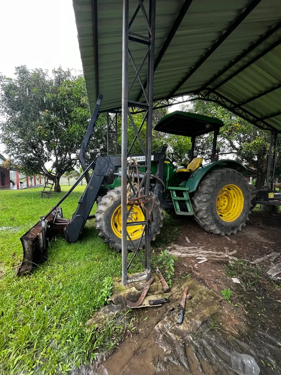 Trator Agrícola John Deere com Frontal 5078E (2018) com1696 horas 