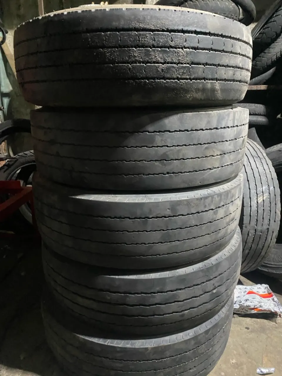Pneus 235/75/17.5 de caminhão para reforma