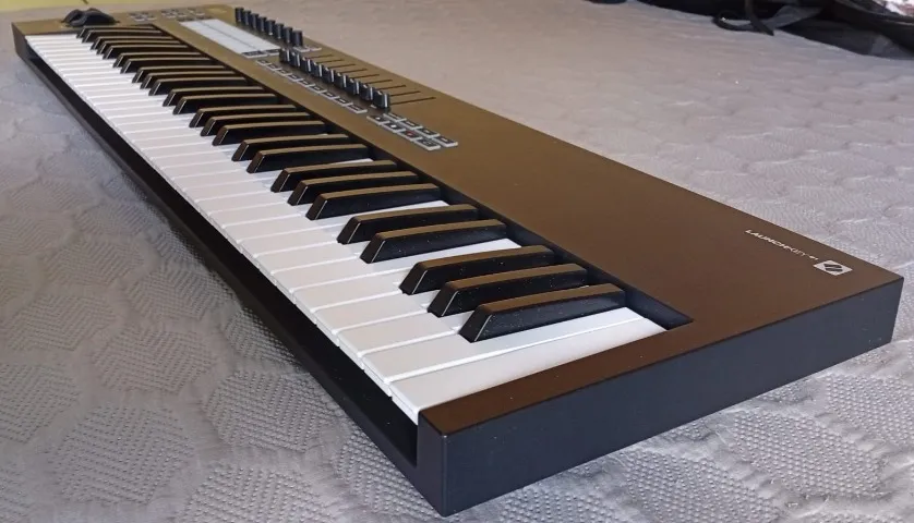 Novation Launchkey MK3 61 Teclas USB MIDI